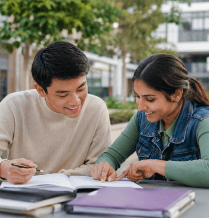 Apex Preparatory Academy 学生协作学习
